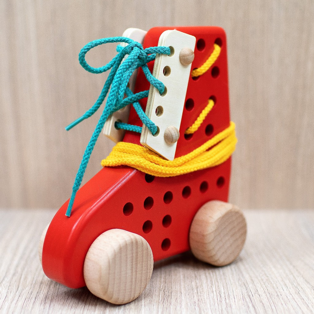 Bajo Lacing Shoe Toy
