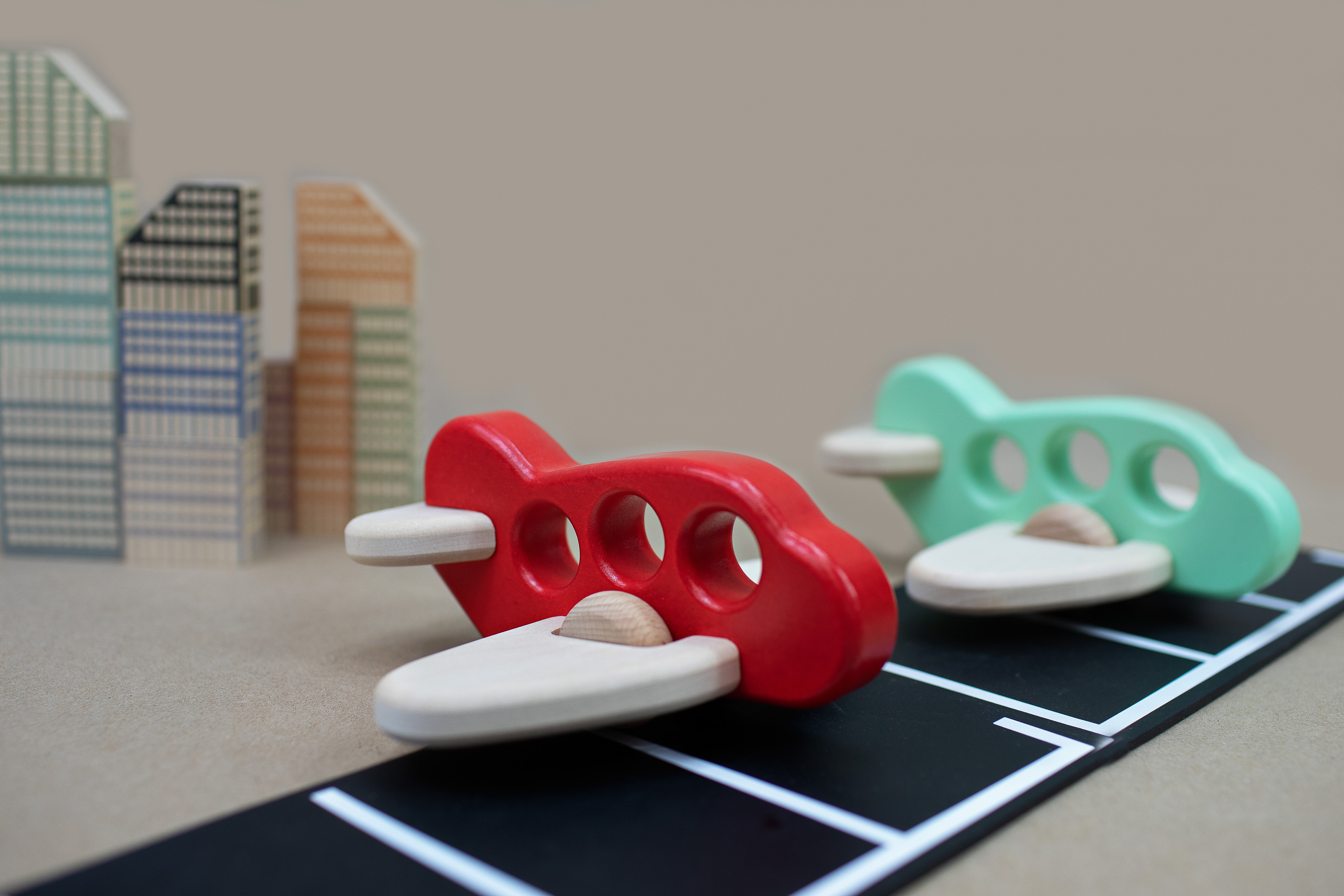 Bajo Airplanes for Little Hands