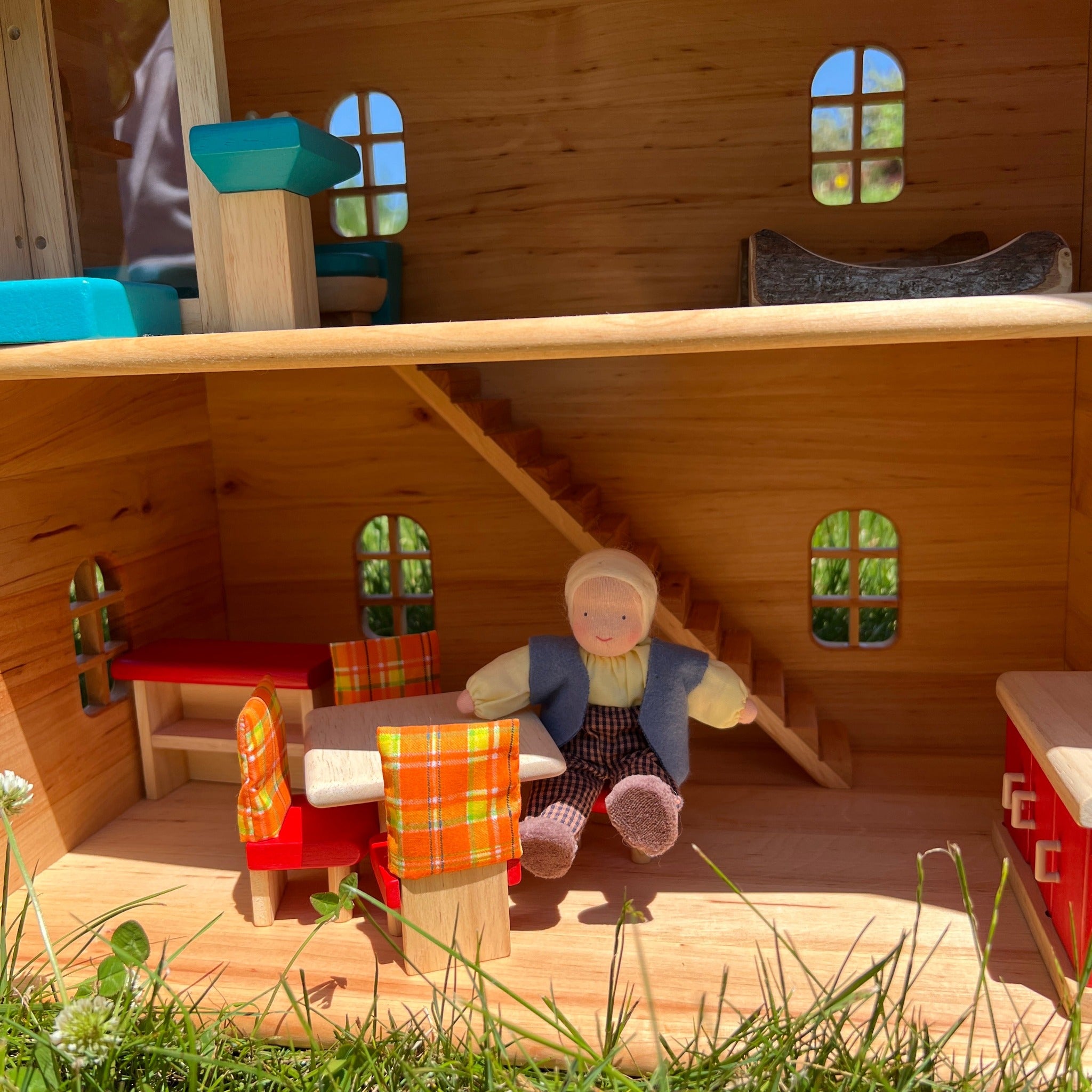 Dollhouse caucasian Family and their Members