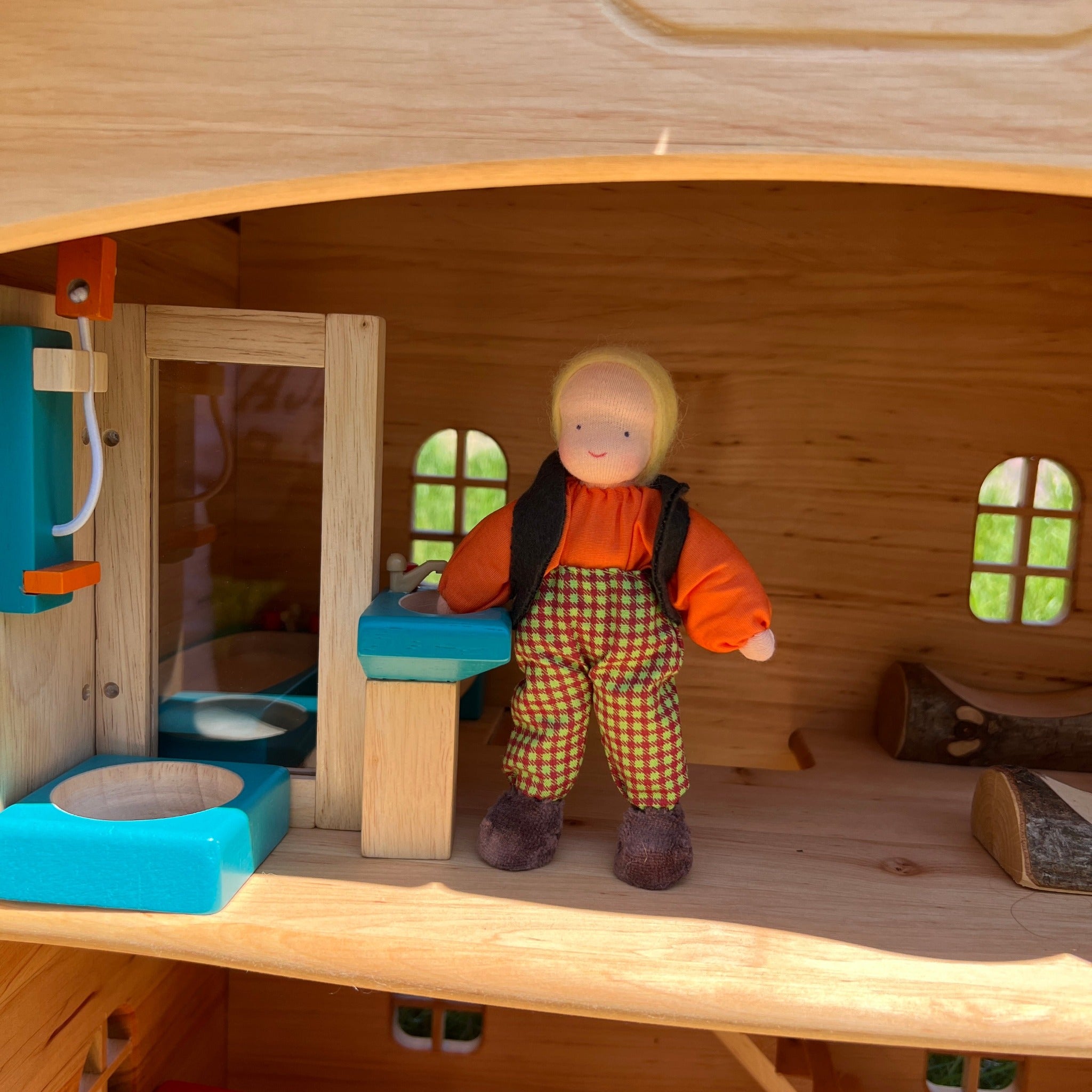 Dollhouse caucasian Family and their Members
