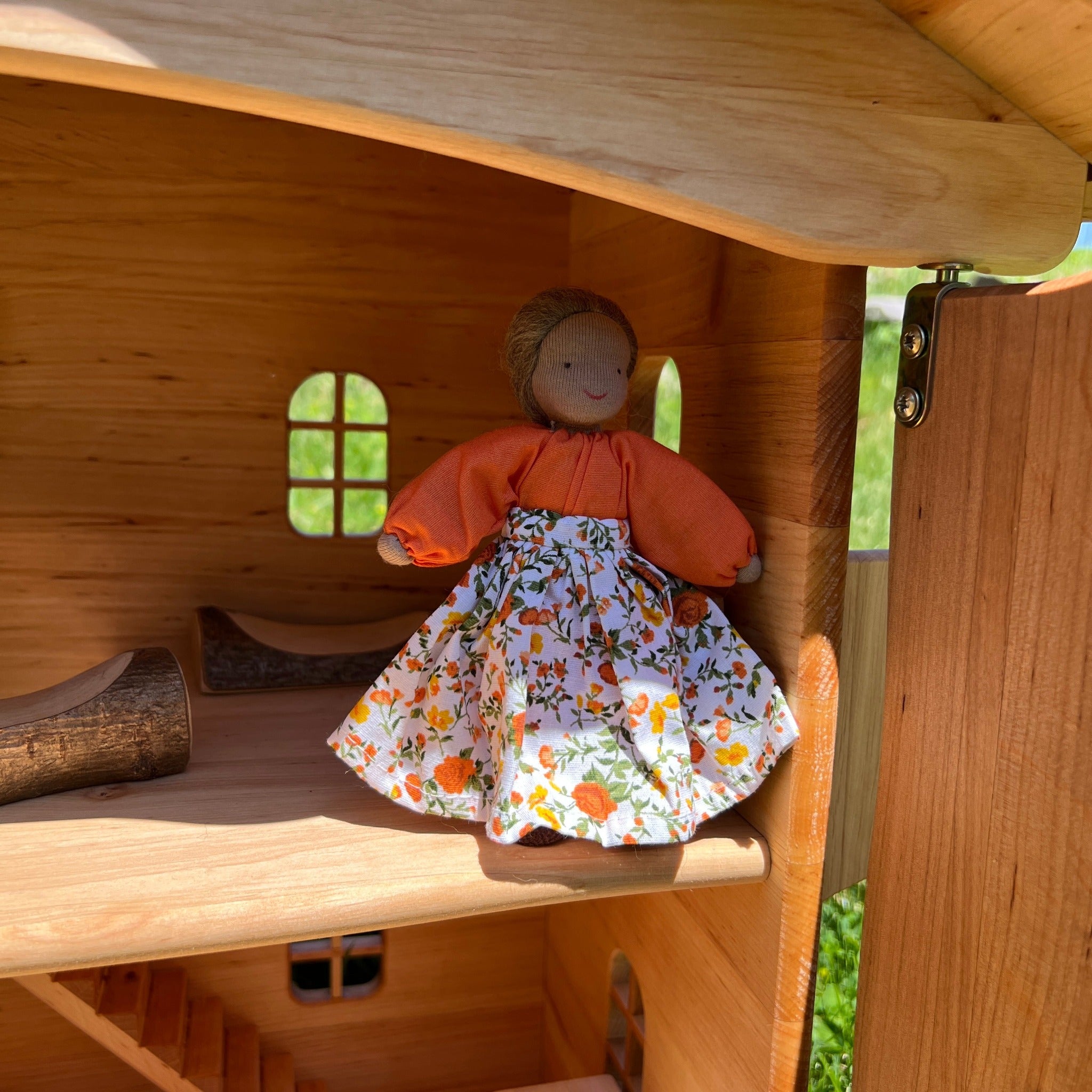 Doll House Medium Skin Family and their Members