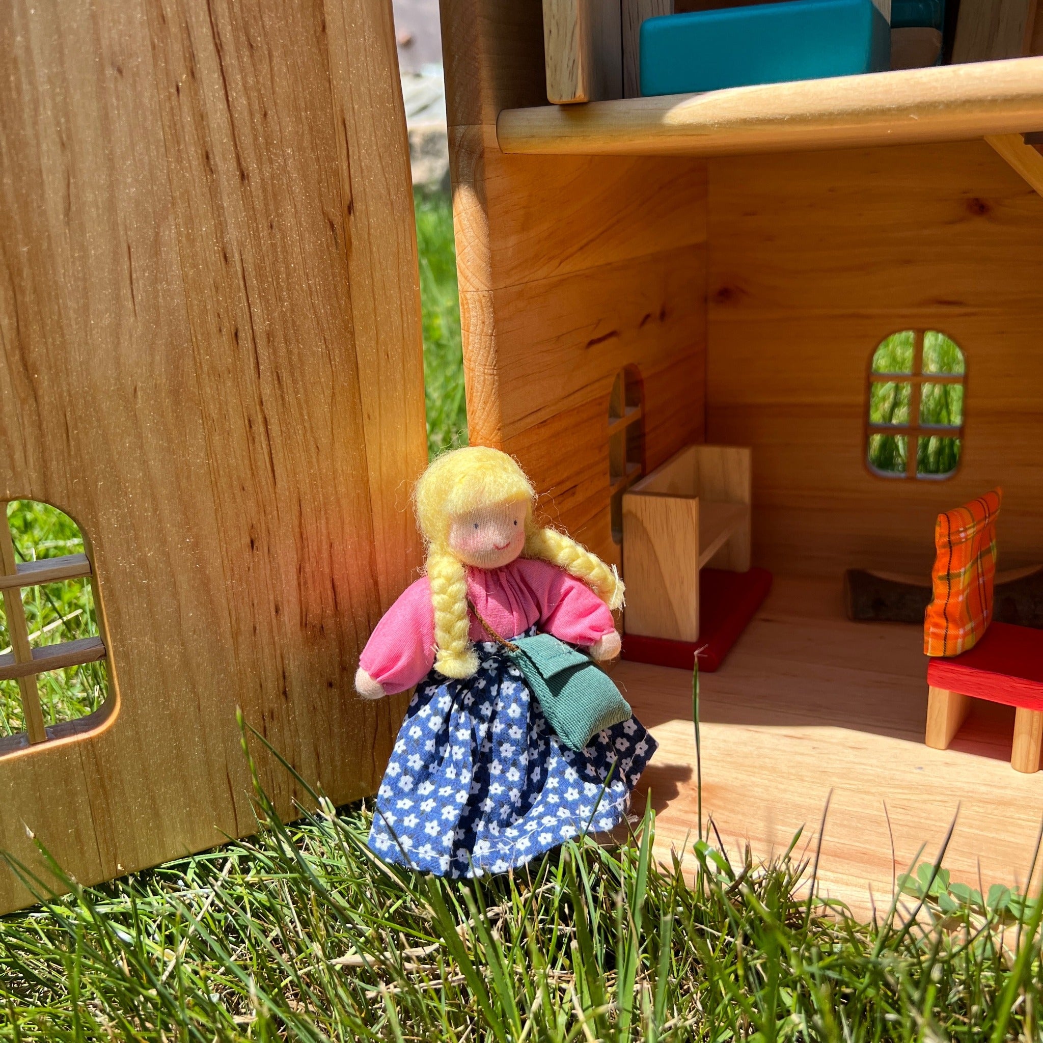 Dollhouse caucasian Family and their Members