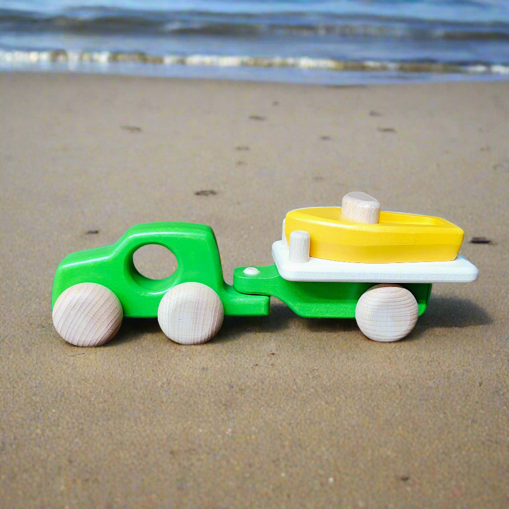 Bajo Car with Boat