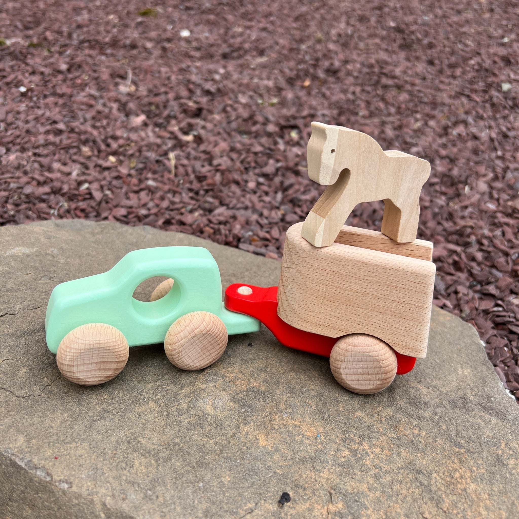 Bajo Car with Horse